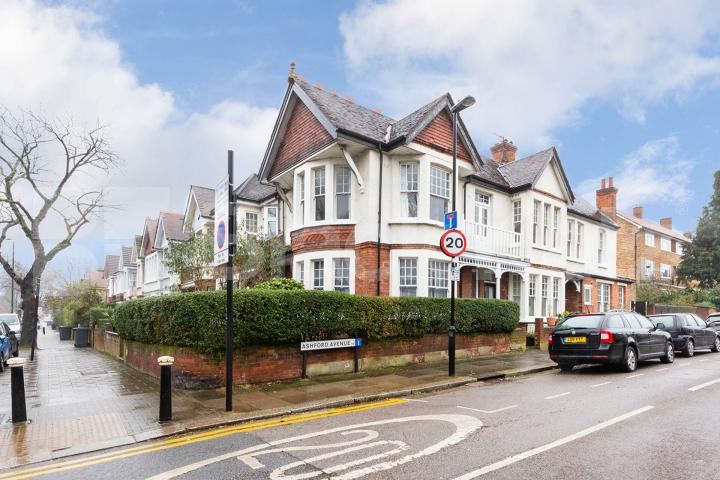 Two bedroom property a short walk to the green spaces of Alexandra Park Priory Road, Crouch End